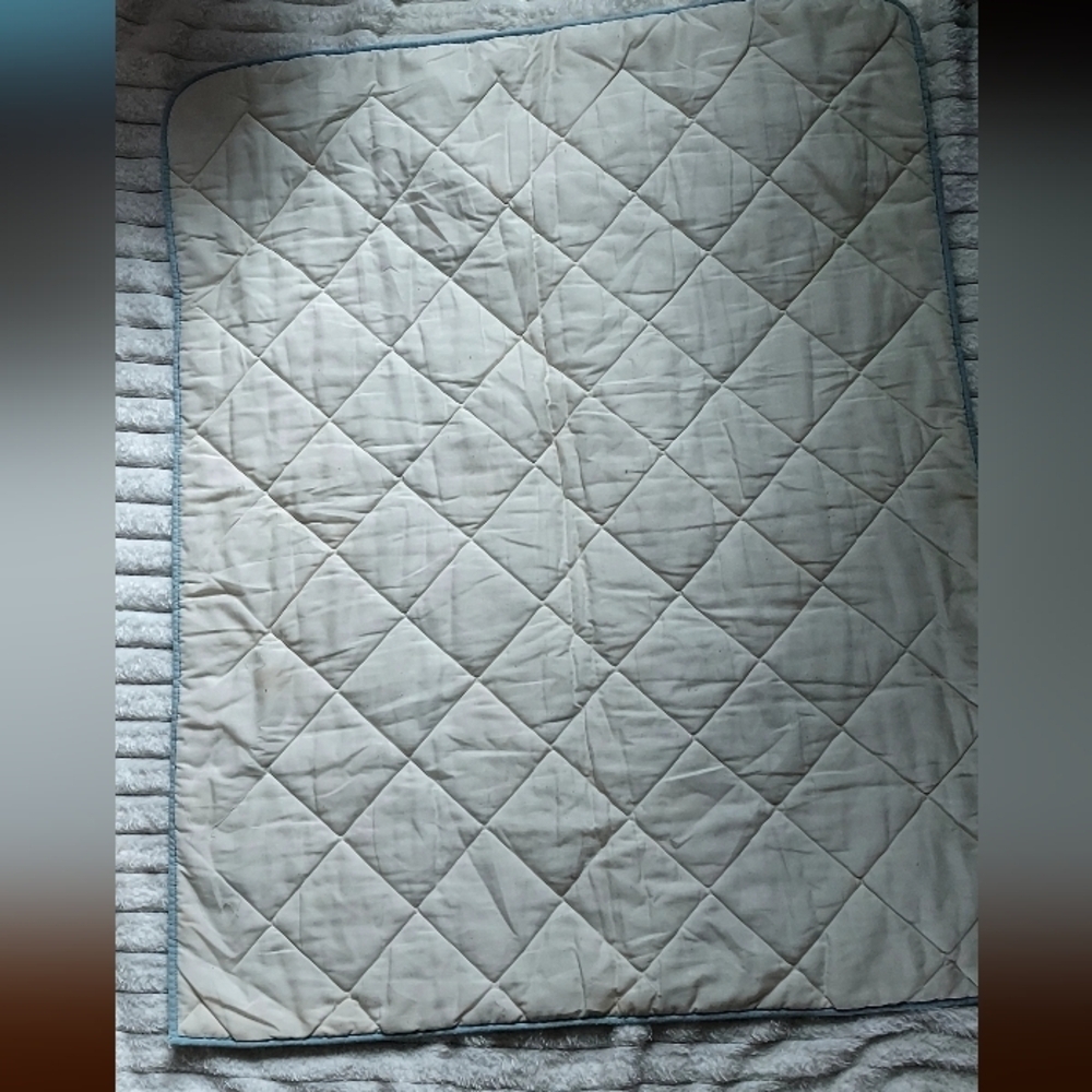 Vintage Baby Toddler Handmade Quilt - Picture 3 of 3